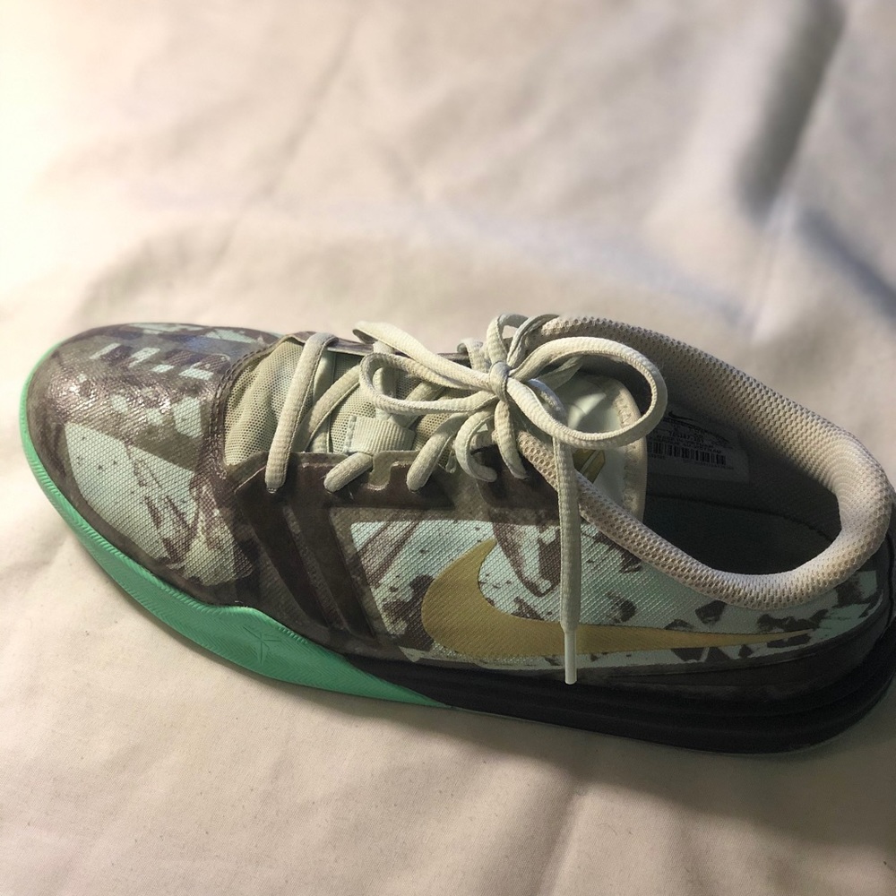 Nike Women’s Basketball Shoes - Picture 5 of 5